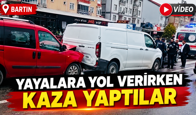 Yaya Geçidinde Zincirleme Kaza! Üç Araç Birbirine Girdi