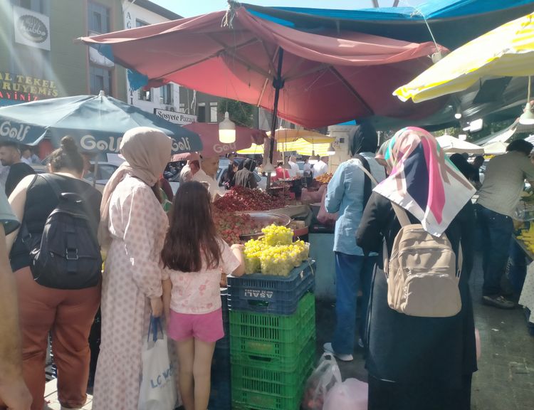 Çarşı pazarda bayram yoğunluğu