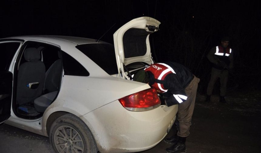 Bartın İl genelinde 135 polis ile 160 jandarma personelinin katıldığı huzur operasyonu düzenlendi. Foto:Yalçın ÇELEN