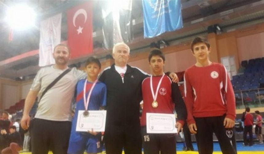 17-20 Nisan 2015 tarihleri arasında Düzce ilinde yapılan 13 - 14 yaş Okullar Arası Türkiye Şampiyonası sona erdi.