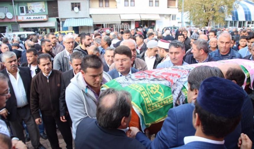 Bartın&#039;ın Hasankadı Belde Belediye Başkanı Zeki Erdoğan’ın kız Kardeşi Hatice Acar hayatını kaybetti.