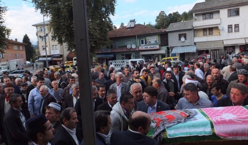 Bartın&#039;ın Hasankadı Belde Belediye Başkanı Zeki Erdoğan’ın kız Kardeşi Hatice Acar hayatını kaybetti.