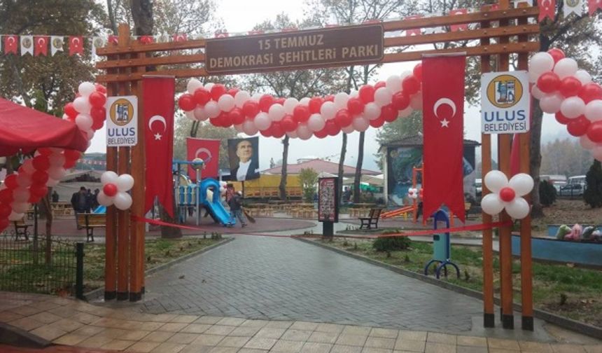 Bartın&#039;ın Ulus İlçesi Kaldırım Mahallesinde 15 Temmuz Demokrasi Şehitleri Parkı düzenlenen törenle hizmete açıldı.