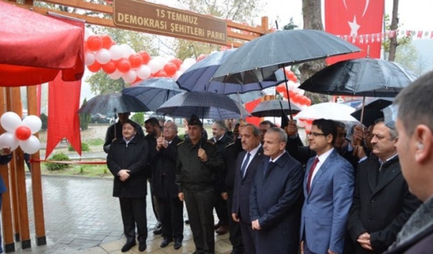 Bartın&#039;ın Ulus İlçesi Kaldırım Mahallesinde 15 Temmuz Demokrasi Şehitleri Parkı düzenlenen törenle hizmete açıldı.