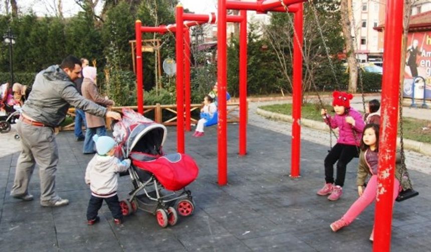 BARTIN’IN TATİL CENNETİ OLAN AMASRA'DA KAR YAĞIŞININ ARDINDAN YAZDAN KALMA GÜNLER YAŞIYOR. (HALİL TEKİN/BARTIN-İHA)