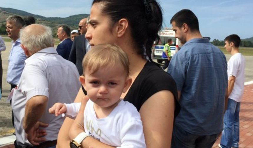 MİNİK MELİS, HERŞEYDEN HABERSİZ BABASINI SON YOLCULUĞUNA UĞURLADI. (EMRAH YILDIZ - ERCAN KARAKUŞ/ZONGULDAK-İHA)