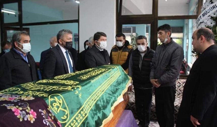 2015 yılı Kasım ayında şehit olan Bartınlı uzman çavuş Uğur Akyer&#039;in dün vefat eden annesi son yolculuğuna uğurlandı.