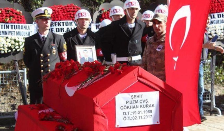 HAKKARİ&#039;nin Şemdinli İlçesi&#039;nde, şehit olan 28 yaşındaki Piyade Uzman Çavuş Gökhan Kurak, Zonguldak&#039;ın Çaycuma ilçesi Karapınar beldesinde gözyaşları arasında toprağa verildi.
