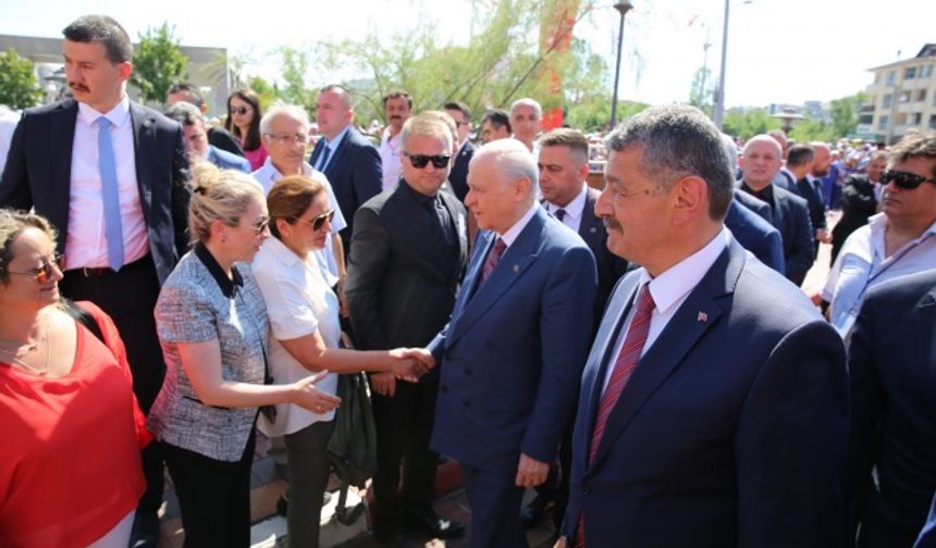 MHP Genel Başkanı Devlet Bahçeli, 31 Mart seçimlerinde 3.kez başkan seçilen Cemal Akın&#039;ı tebrik ziyareti kapsamında Bartın&#039;a geldi.