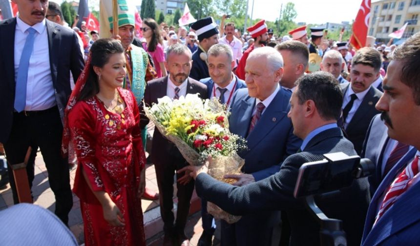 MHP Genel Başkanı Devlet Bahçeli, 31 Mart seçimlerinde 3.kez başkan seçilen Cemal Akın&#039;ı tebrik ziyareti kapsamında Bartın&#039;a geldi.