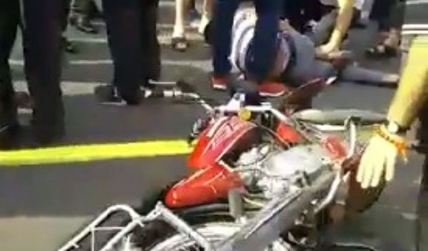 Bartın&#039;da bir mibinüsün çarptığı motosiklette bulunan 2 kişi yaralandı.