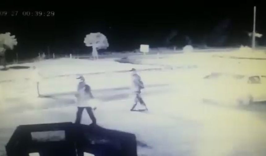Bartın&#039;da &#039;dur&#039; ihtarına uymayan alkollü sürücü Sibel Y.&#039;nin, polis memuru Turgut Çalıkoğlu&#039;na çarptığı anlar güvenlik kameralarına yansıdı.