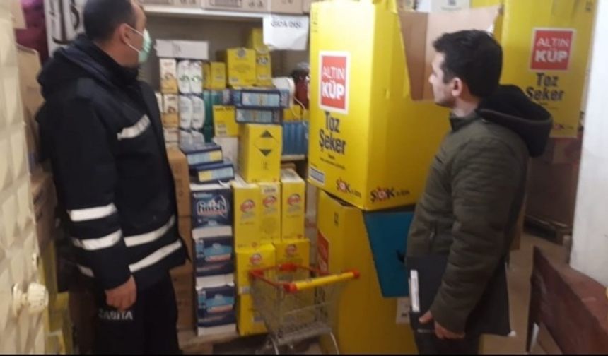 Bartın&#039;da Ticaret İl Müdürlü personeli tarafından market ve bakkallarda yağ denetimi gerçekleştirildi.