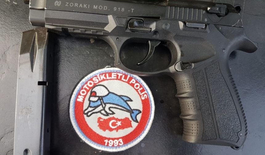 Bartın&#039;da son 1 ay içerisinde
Hırsızlık, Uyuşturucu Madde, Yaralama, Görevi kötüye kullanma, tehdit, hakaret, cezaevi firarisi toplamda 47 şüpheli şahıs yakalandı.