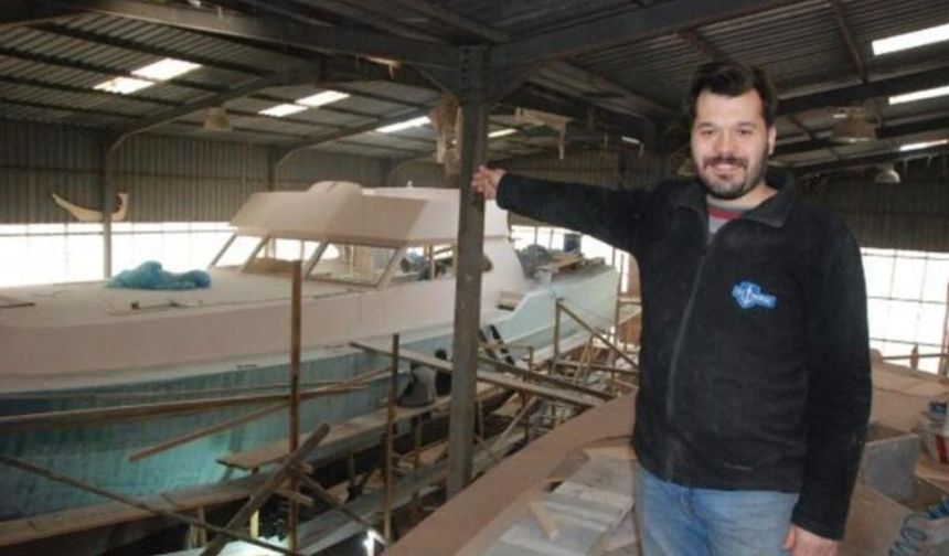 Bartın'ın Kurucaşile ilçesine bağlı Ovatekkeönü köyündeki tersanede 7 ülkeden gelen talepler doğrultusunda 9 yelkenli gulet yapıldı. Marmaris'te kullanılmak üzere 2 guletin yapımı ise devam ediyor. Tekne ustası Ali Tugay Gür (31) 4 kuşaktır ata mesleklerini devam ettirdiklerini, 36 metreye varan guletler yaptıklarını belirterek, "Tersanemizde birçok ülkeye yelkenli gulet yat yaptık. Daha önce Amerikalı bir iş insanına, Avusturalya, Kanada, Yunanistan, Hollanda, Almanya ve İsrail gibi ülkelere yelkenli gulet yaptık" dedi