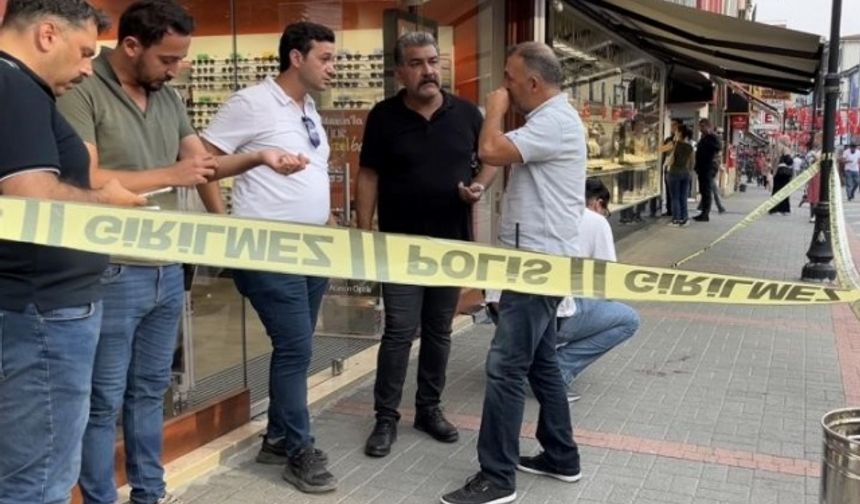 Olay, dün akşam saatlerinde Hükümet Caddesi’nde meydana geldi. Caddede yürüyen Mustafa Demirci’nin başına yorgun mermi isabet etti.