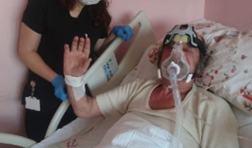 İstanbul'da yaşayan, 200'e yakın sineme ve televizyon filminde oyuncu, prodüksiyon müdürü ve yapım yönetmeni olarak çalışan Ekrem Gökkaya'ya 1989 yılında KOAH teşhisi konuldu.