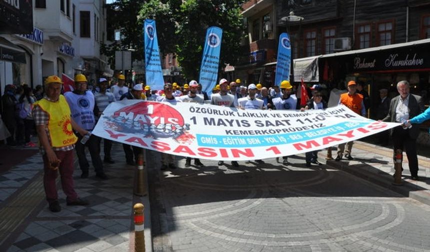 BARTIN&#039;da, 1 Mayıs Emek ve Dayanışma Günü yaklaşık bin kişinin katıldığı yürüyüşle kutlandı. Ayhan ACAR DHA