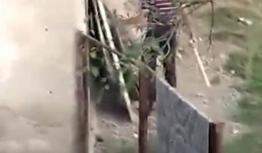 O anlar çocukların gözü önünde yaşanırken, cep telefonu kamerasıyla anbean kaydedildi.