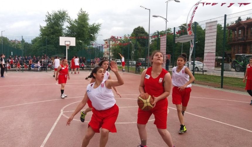 Türkiye Basketbol Federasyonu tarafından bu yıl İlimizde ilki gerçekleştiren 3×3 Türkiye Turu Ankara’dan sonra Bartın etabı ile devam etti.