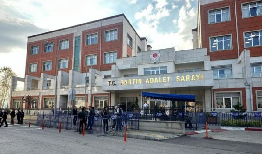 BARTIN&#039;ın Amasra ilçesinde 43 işçinin hayatını kaybettiği maden faciasıyla ilgili 7&#039;si tutuklu, 23 kişinin Bartın Ağır Ceza Mahkemesi&#039;nde yargılandığı davanın 4&#039;üncü duruşması geniş güvenlik önlemleriyle başladı.