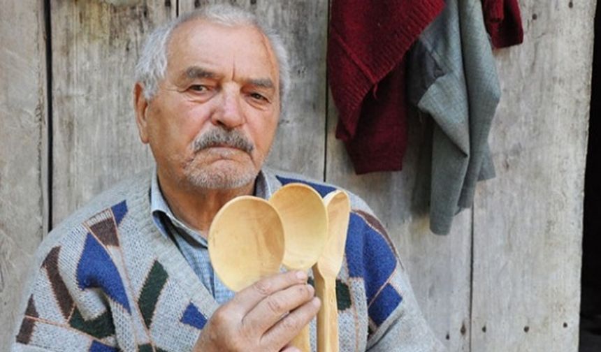 İstanbul’da 1990 yılında özel bir şirketten emekli olan 5 çocuk babası Mustafa Çetinkaya, eşi Fethiye Çetinkaya ile birlikte memleketi Ulus’a bağlı Aşağıçamlı köyüne yerleşti.
