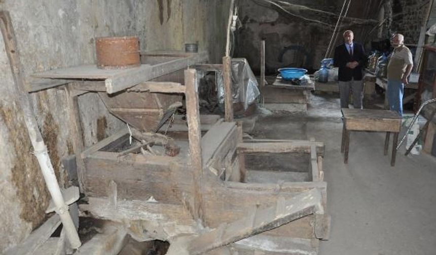 Ulus ilçesine bağlı Abdipaşabeldesi Ulupınarköyünde 1818 yılında bölgede yaşayan Rum aile tarafından yaptırılan su değirmeni, 1949 yılında Karabük&#039;ün Safranboluİlçe Defterdarlığı&#039;nca ihale yoluyla satışa çıkarıldı.