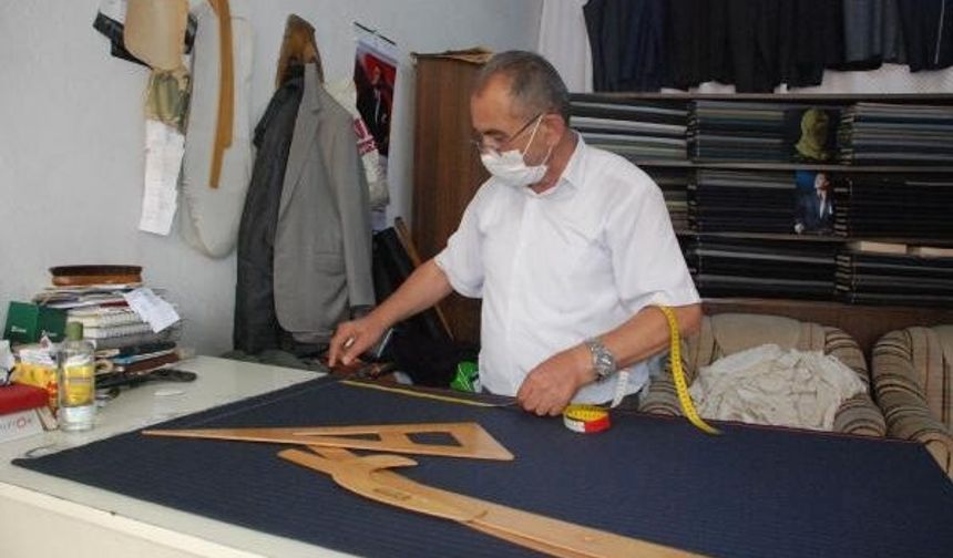 BARTIN’ın Kurucaşile ilçesinde 58 yıldır terzilik yapan Haydar Yavuzdemir (70), 10 yıldır çırak bulamadığını, ancak her ne pahasına olursa olsun mesleğini çok severek yaptığını, ömrünün sonuna kadar sürdüreceğini söyledi.