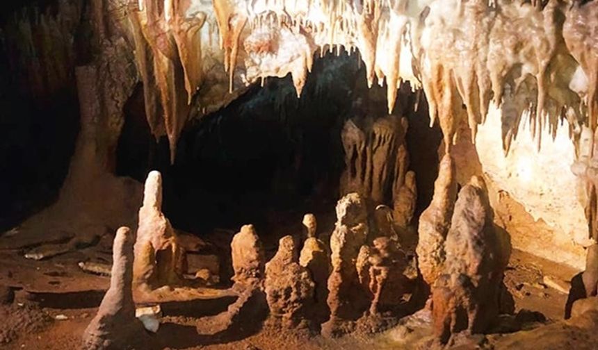 BARTIN&#039;ın Ulus ilçesi Küre Dağları Milli Parkı bölgesinde Anadolu Speleoloji üyeleri tarafından 3 yatay ve 2 dikey mağara keşfedildi.