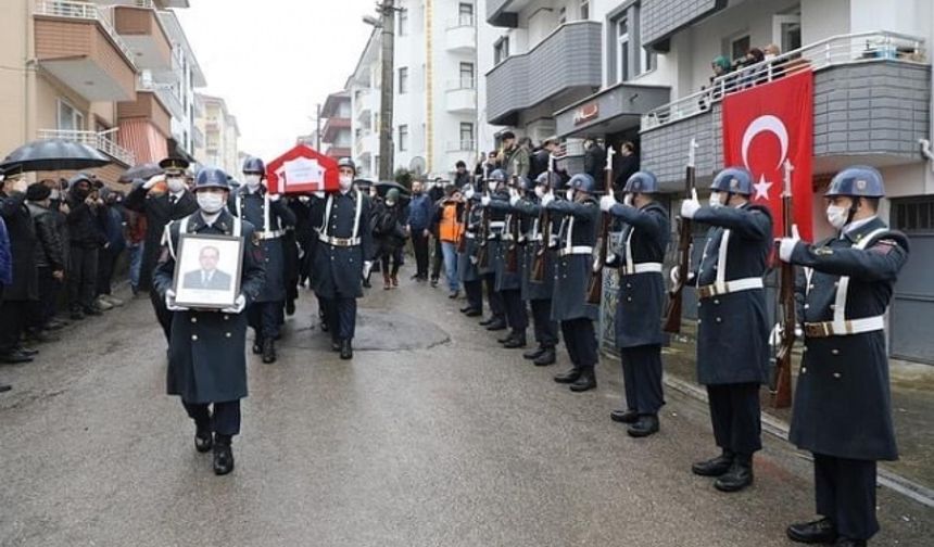 1997 yılında Elazığ Alacakaya’da vatani görevini yaparken mayına basarak yaralanan ve Gazi unvanı alan 46 yaşındaki Faruk Güney bir süredir kanser tedavisi görüyordu.