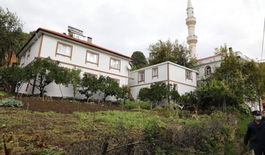 Bartın&#039;da &quot;Güzelcehisar Turizm Köyü Altyapısını Güçlendiriyor&quot; projesi kapsamında 67 adet konut ve 1 adet eski köy okulunun dış cephe mantolama işlemleri tamamlandı.