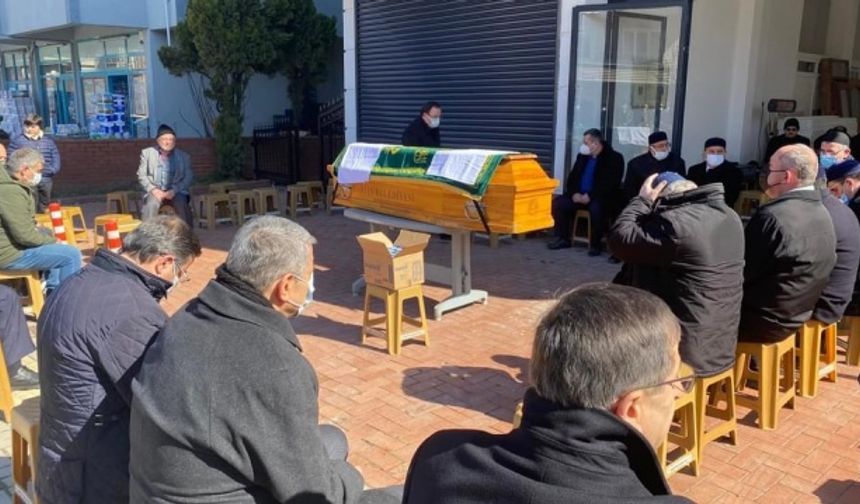 Merhum Akbağ için Karaköy Mahallesi’nde ki evinin önünde Kur’an’ı Kerim Tilaveti programı düzenlendi.