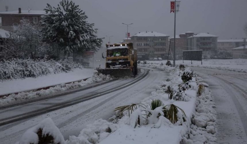 2 -3 Gündür Bartın’ın Yüksek Kesimlerinde etkili olan kar yağışı dün geceden itibaren kent merkezinde de etkili olmaya başladı