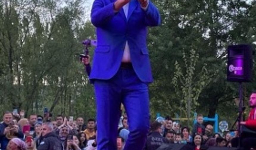 Bartın’da Hıdırellez şenlikleri devam ediyor. Hasan Yılmaz konseri başladı.
