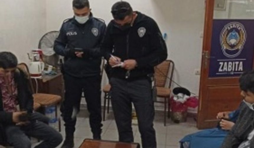 Bartın’a İl dışından gelerek dilencilik yapmak ve çeşitli malzeme satmak üzere sokaklarda dolaşan 30 kişi Zabıta ekiplerimizce yakalanarak, cezai işlem yapıldı ve malzemelerine el konuldu.