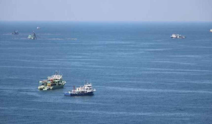 Batı Karadeniz açıklarında yaşanan balık bolluğu, Karadeniz&#039;de avlanan birçok balıkçı teknesini bölgeye çekti