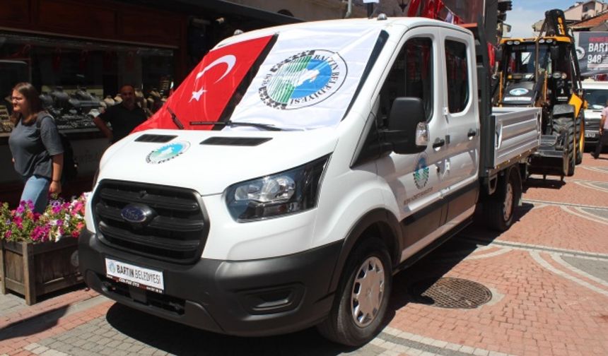 Bartın&#039;da Belediye filosuna kazandırılan yeni araçlar düzenlenen törenle hizmete sunuldu.