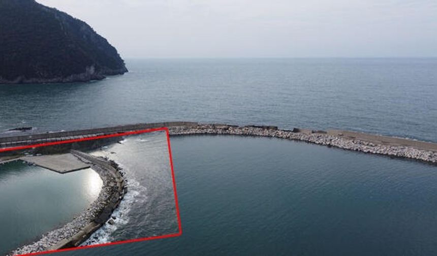 Bartın'ın Amasra ilçesi Tarlaağzı köyündeki limanda 2 yıl önce yaşanan fırtınada 150 metrelik bölümü yıkılan mendireğin onarımı için çalışma başlatıldı. Ulaştırma ve Altyapı Bakanlığı'nın yaptığı ihaleyle 4 bin 700 beton blok limana yerleştirilecek
