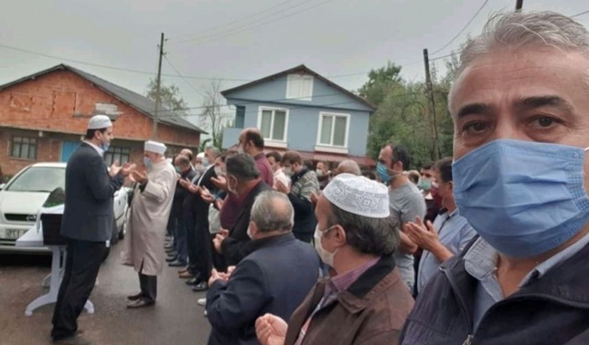 Bartın&#039;da imamlık yapan Kamil TARHAN, Mevlid Kandili gecesi kalp krizi geçirerek vefat etti.