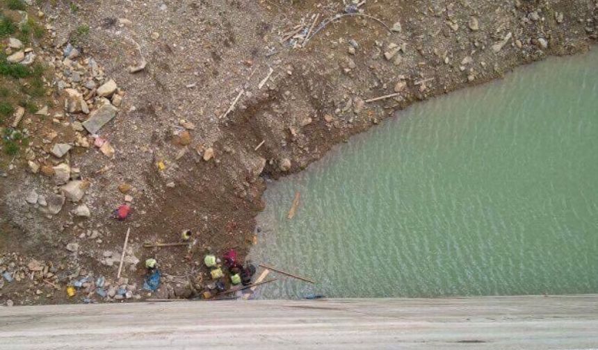 BARTIN&#039;ın Kirazlık köprü barajında gövde inşaatında çalışan işçi 30 metre yükseklikten suya düştü. Ayhan ACAR DHA
