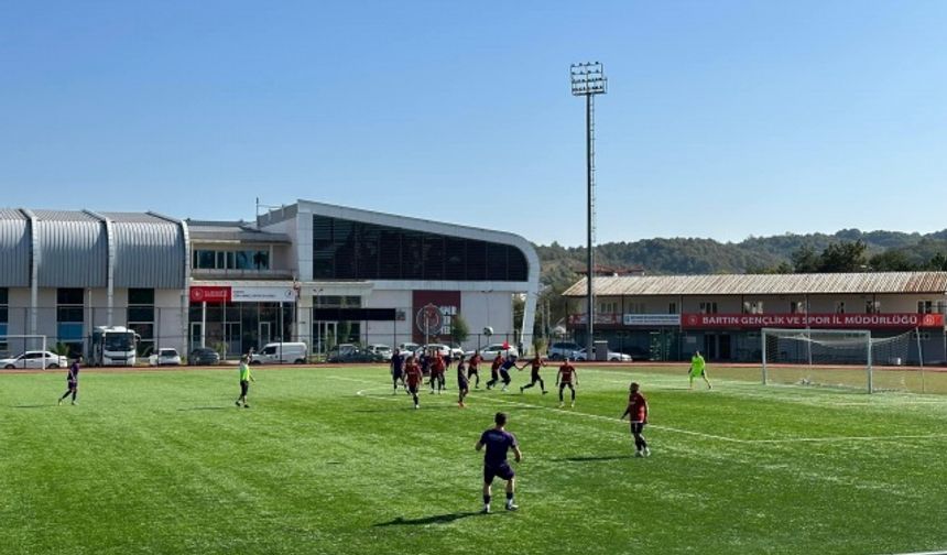 Bartın Ömertepesi sahasında oynanan maçta 0-1 geriye düşen Bartınspor, Samet, Mert ve Ümit’in golleriyle maçı 2-1 kazandı.