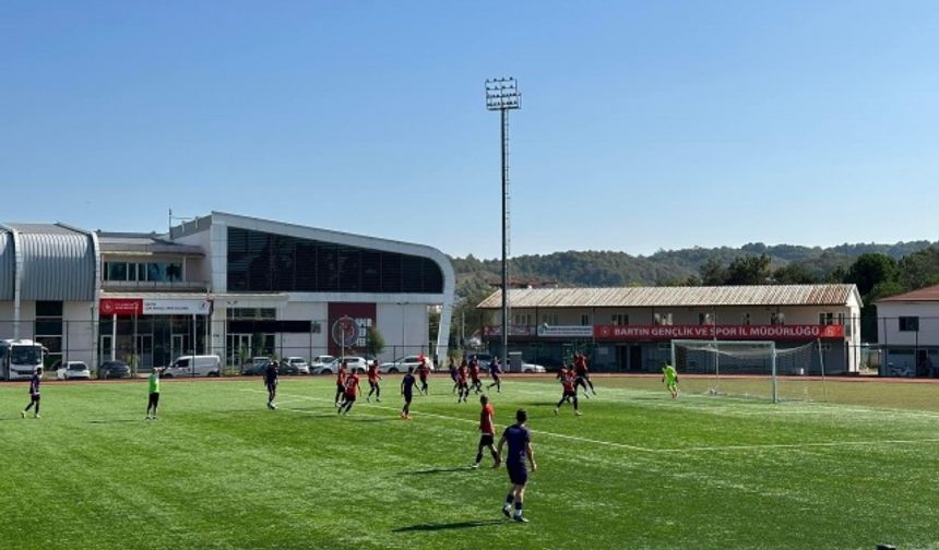 2023-2024 sezonu Bölgesel Amatör Lig 12.grupta mücadele edecek olan Bartınspor, aynı grupta mücadele edeceği Karabük temsilcisi Safranboluspor’la hazırlık maçı oynadı.