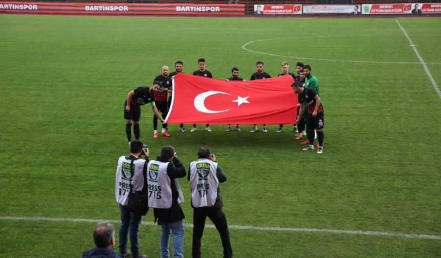 2017-2018 sezonu Spor Toto Bölgesel Amatör Ligde Şampiyonluk mücadelesi veren Bartınspor, sahasında Ankara temsilcisi Sincan Belediyespor&#039;u ağırladı.
