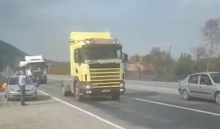 Bartınlı TIR sürücüsü  Gökhan Demiral&#039;ın oğlunun sünnet düğününe TIR&#039;cı arkadaşları araçlarıyla konvoya katıldılar.