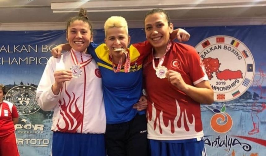 11 Ülkeden 75 sporcunun  katılımıyla Antalya&#039;da yapılan Uluslararası Balkan Boks Şampiyonasında Bartın’ımızın gururu Boks Milli Takımımızın kaptanı Şennur Demir altın madalya kazanarak Balkan şampiyonu oldu.