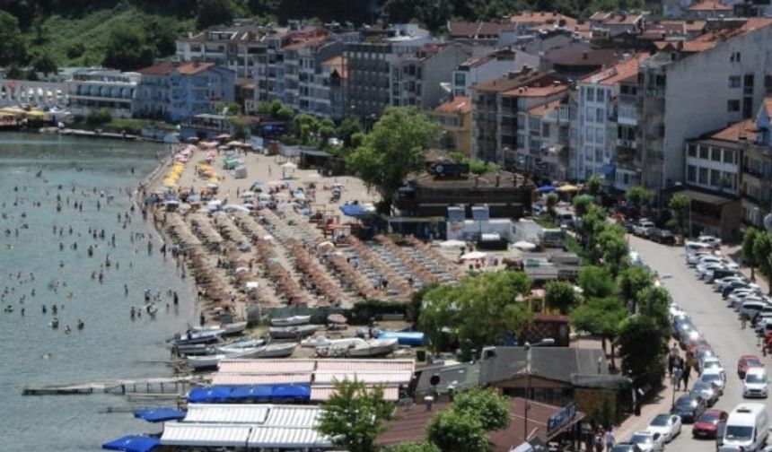 BARTIN’ın tarihi ve turistik ilçesi Amasra’da 9 günlük Kurban Bayramı tatili yoğunluğu başladı.