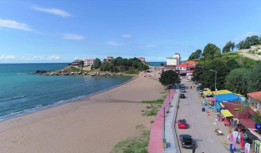 Bartın’da Kamp alanları, temiz havası, ince kumu, denizi ve ormanla kaplı çevresi ile Mugada plajı…