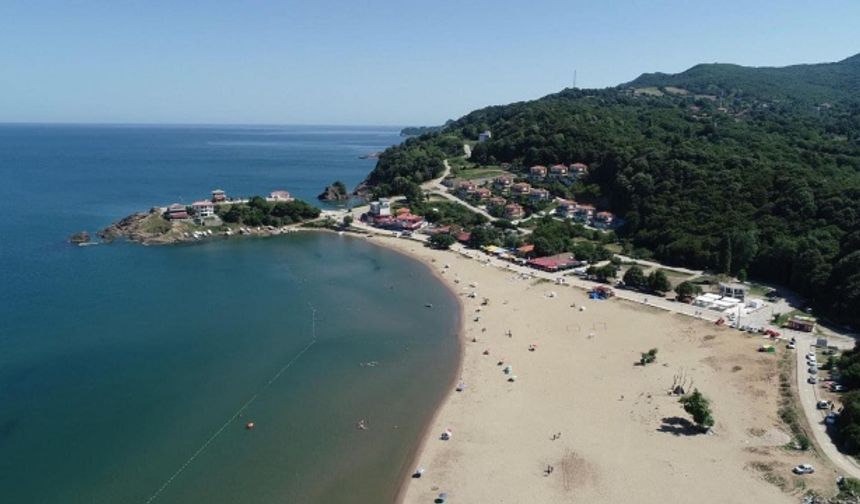 Bartın’da Kamp alanları, temiz havası, ince kumu, denizi ve ormanla kaplı çevresi ile Mugada plajı…