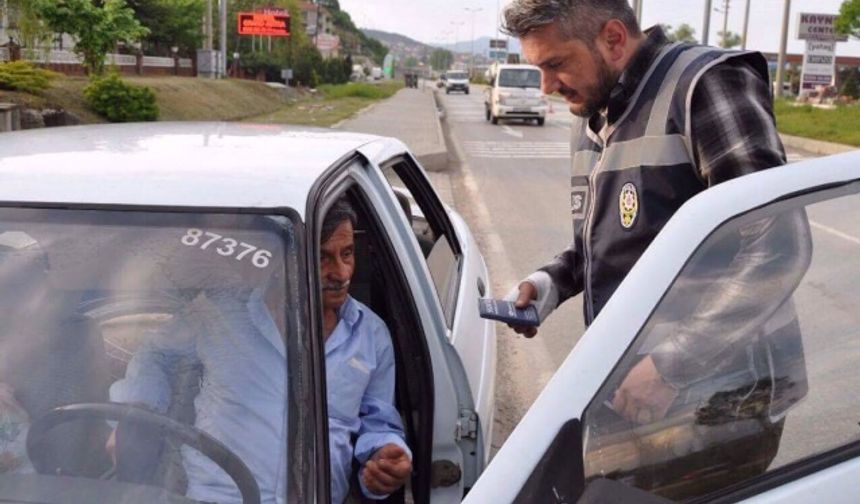 Bartın Emniyet Müdürlüğü tarafında gerçekleştirilen uyuşturucu operasyonunda 3 kişi gözaltına alındı. Ayhan ACAR DHA
