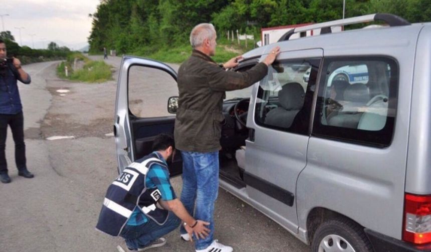 Bartın Emniyet Müdürlüğü tarafında gerçekleştirilen uyuşturucu operasyonunda 3 kişi gözaltına alındı. Ayhan ACAR DHA